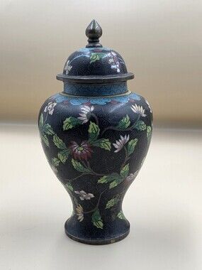BEAUTIFUL LARGE ANTIQUE CHINESE CLOISONNE ENAMEL LIDDED JAR / VASE